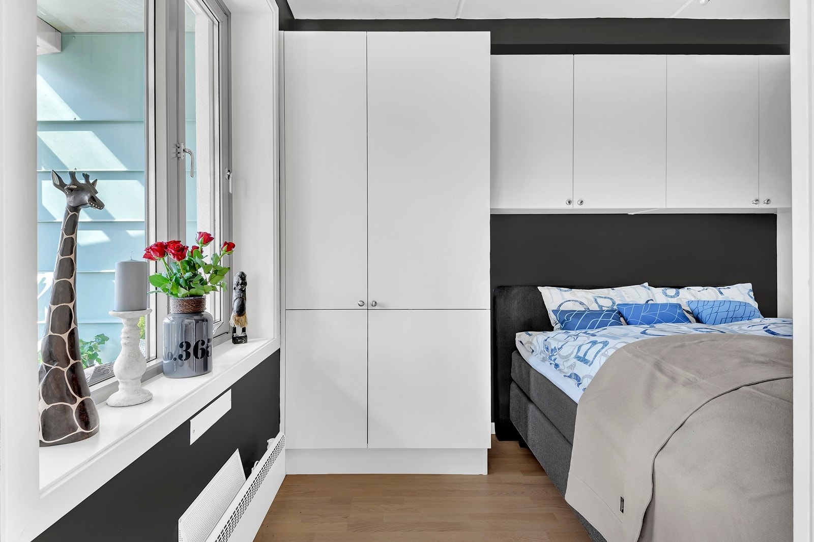 Vinduene på soverommet får ekstra lydisolering via innglassingen på balkongen Galleribilde