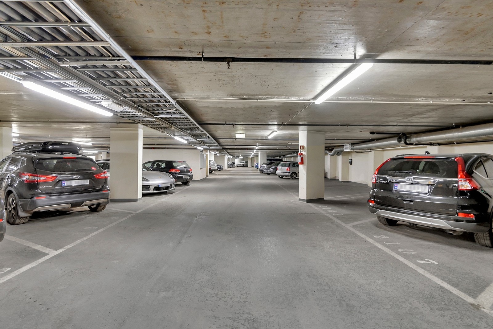 Mulighet for å leie av garasjeplass i byggets kjeller Galleribilde