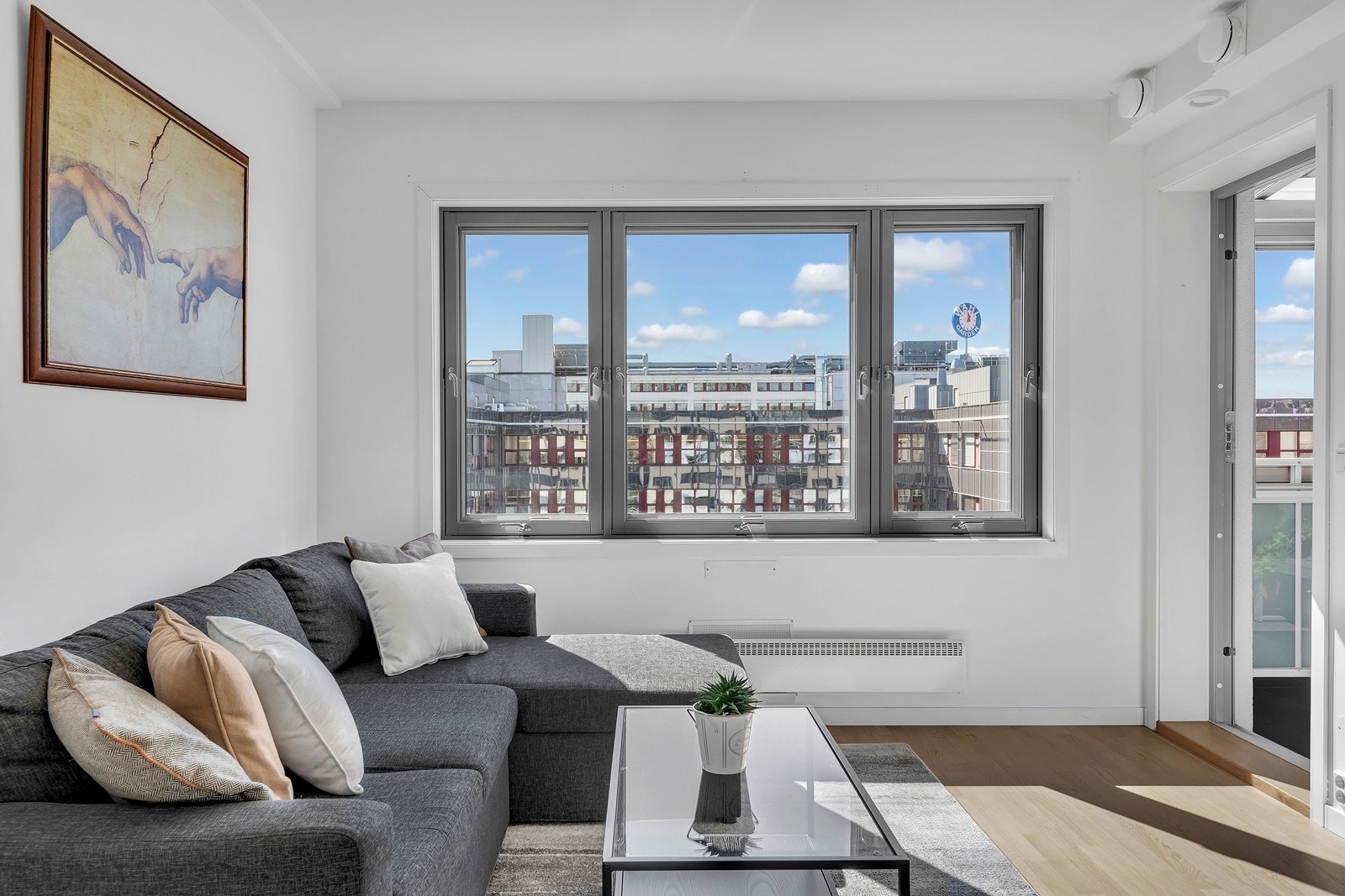 Leiligheten ligger høyt og fritt i 6. etasje med heisadkomst Galleribilde