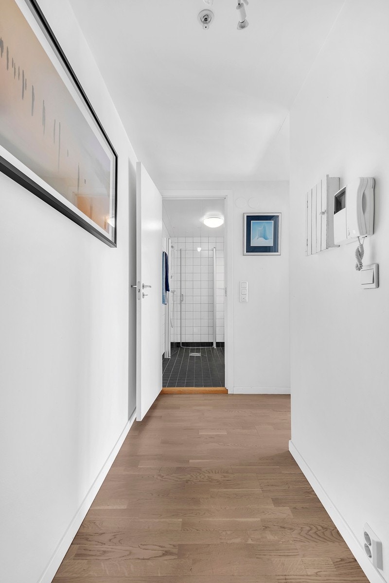 Velkommen inn! Dørcalling med videomonitor Galleribilde