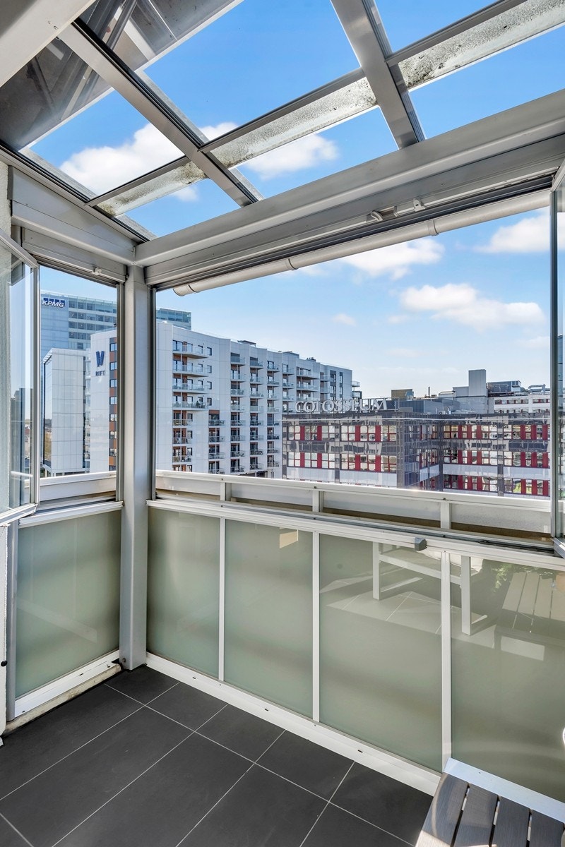 Balkongen blir som et ekstra rom og utvidelse av leiligheten Galleribilde