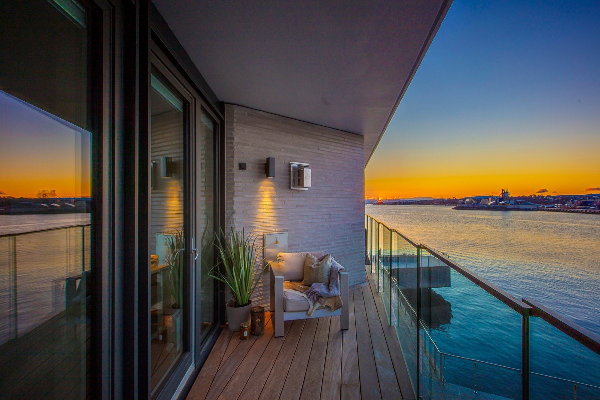 Balkongen med adkomst fra soverom 2 og soverom 3. Galleribilde