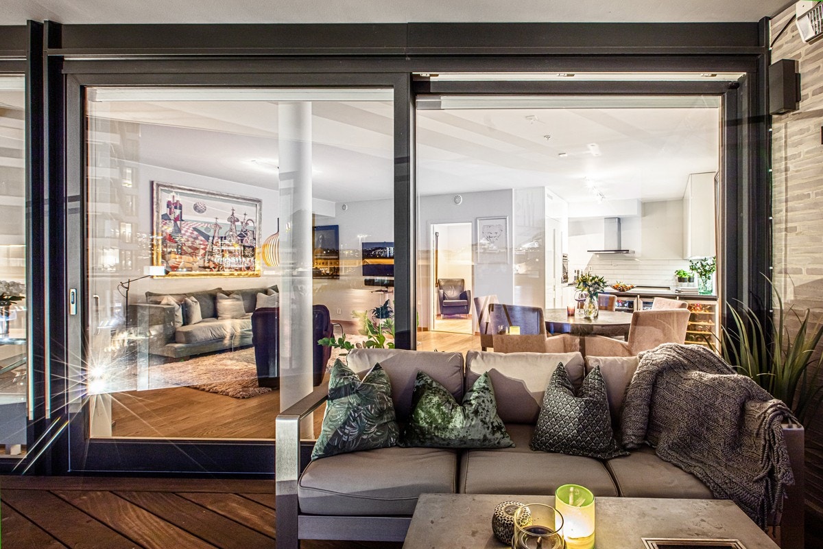 Fra den største balkongen kan man virkelig nyte vakre solnedganger over fjorden og vestre bydeler. Galleribilde