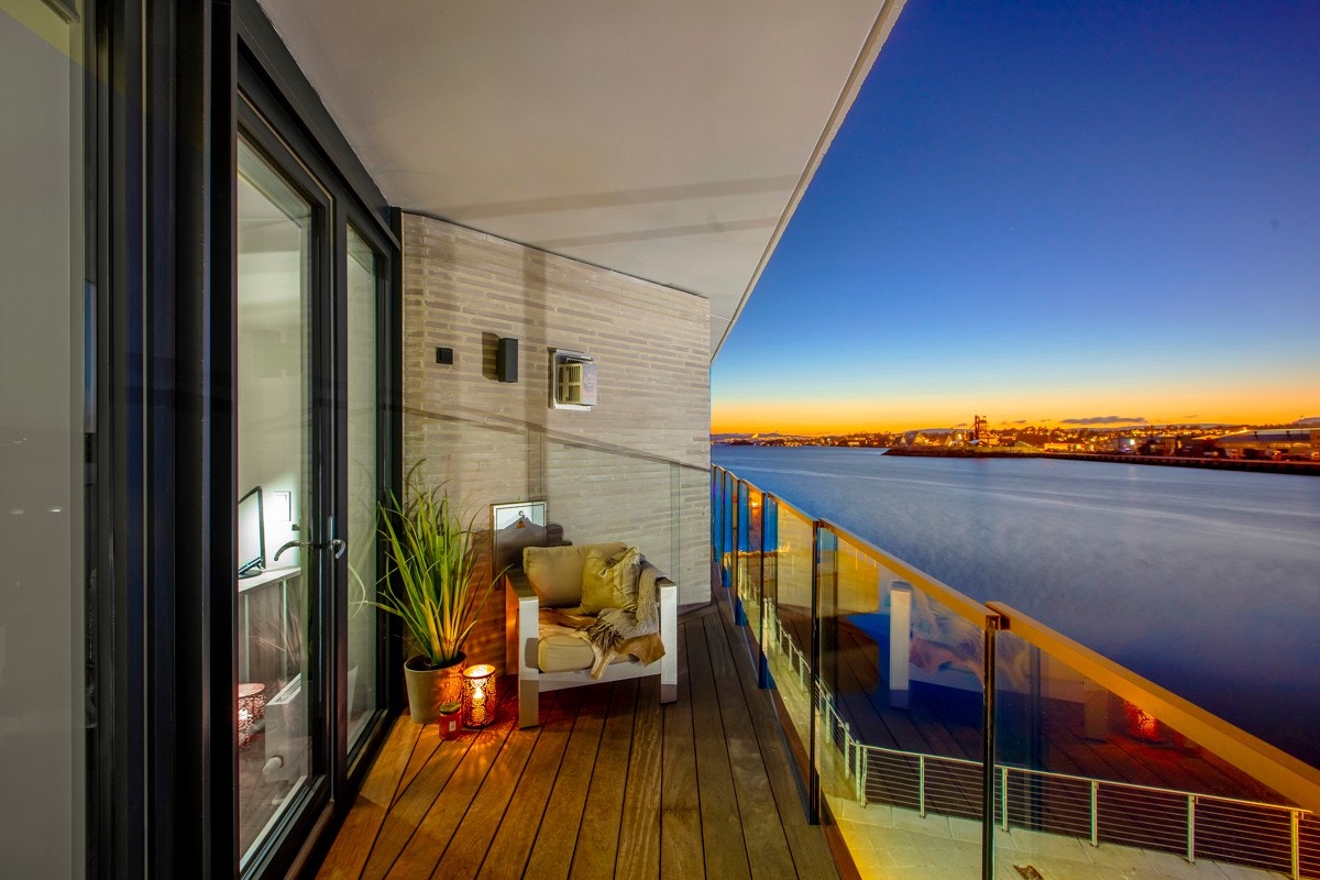 Den umiddelbare nærheten til sjøen kan nytes i fulle drag. Galleribilde