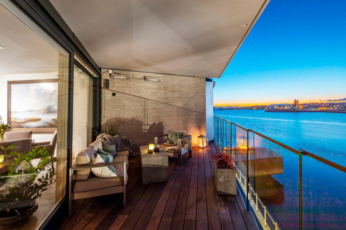 Fra balkongen kan man nyte vakre solnedganger over Oslofjorden og vestre bydeler. Galleribilde