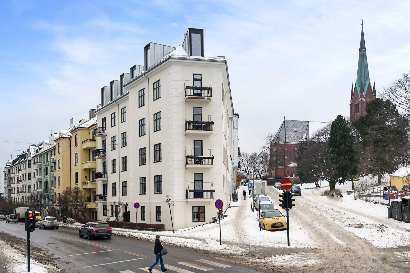 Leiligheten ligger i 4. etasje med lys fra 3 sider Galleribilde