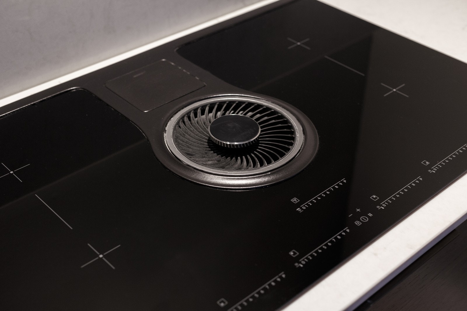 Lekker platetopp med benkeventilator Galleribilde