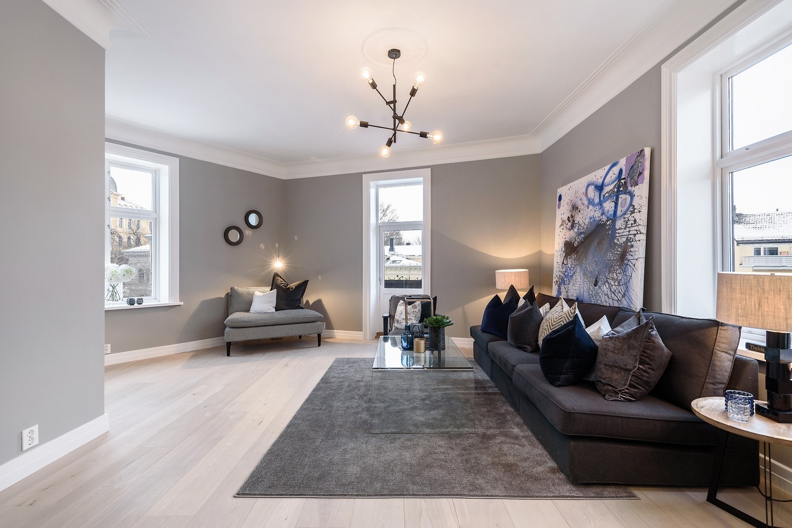 Utgang til balkong i enden av stuen Galleribilde