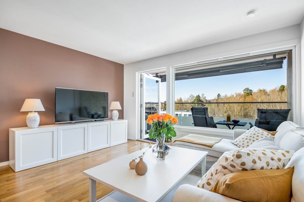 Velkommen til Hovseterveien 84D ved Per Gunnar Hval. Galleribilde