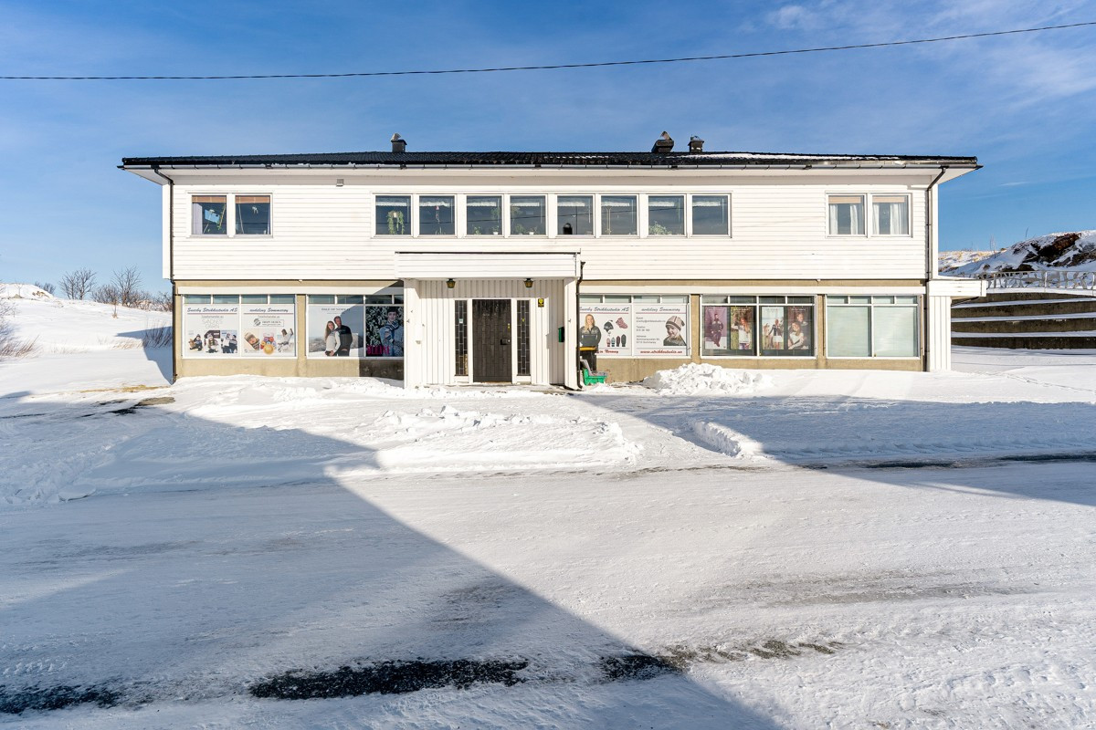 Velkommen til Sommarøyvegen 60- Presentert av SNE eiendomsmegling ved Robin C. Lund og Sondre Hjelmevoll!