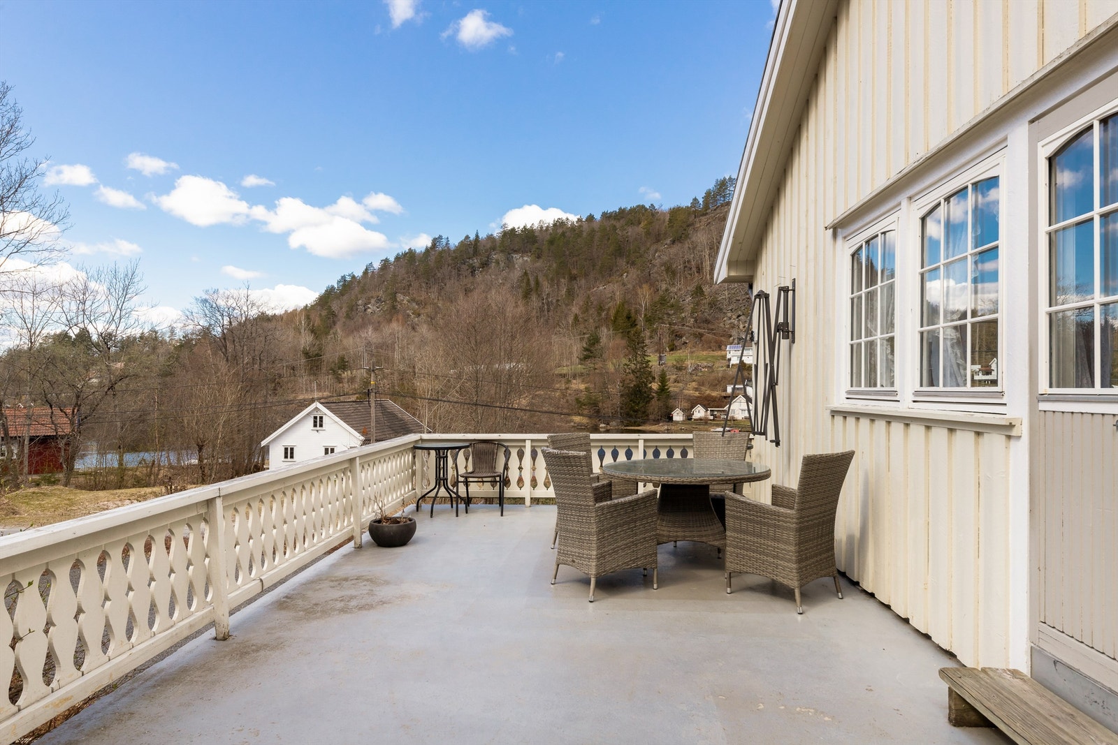 Sydvestvendt veranda. Galleribilde