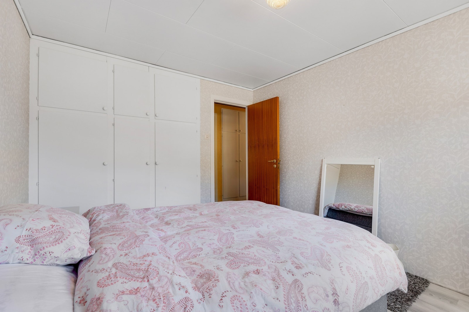 God plass til dobbelseng Galleribilde