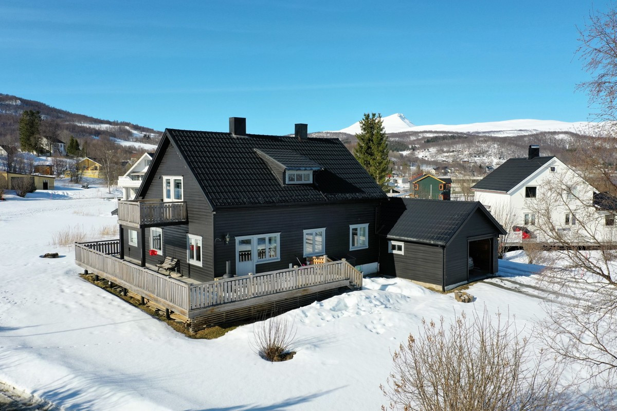 Velkommen til Hageveien 5 - Presentert av SNE Eiendomsmegling ved megler Jørn Nerdal
