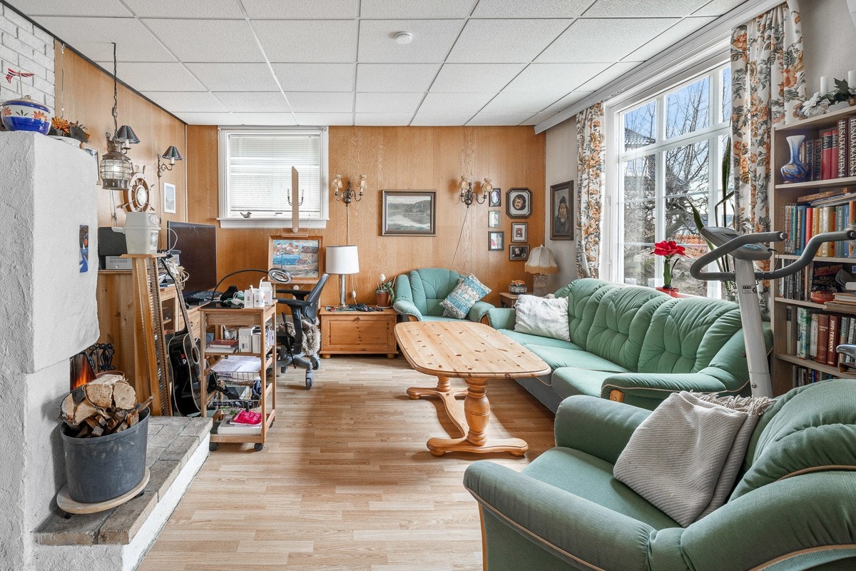 Stue i leiligheten i 1. etasje Galleribilde