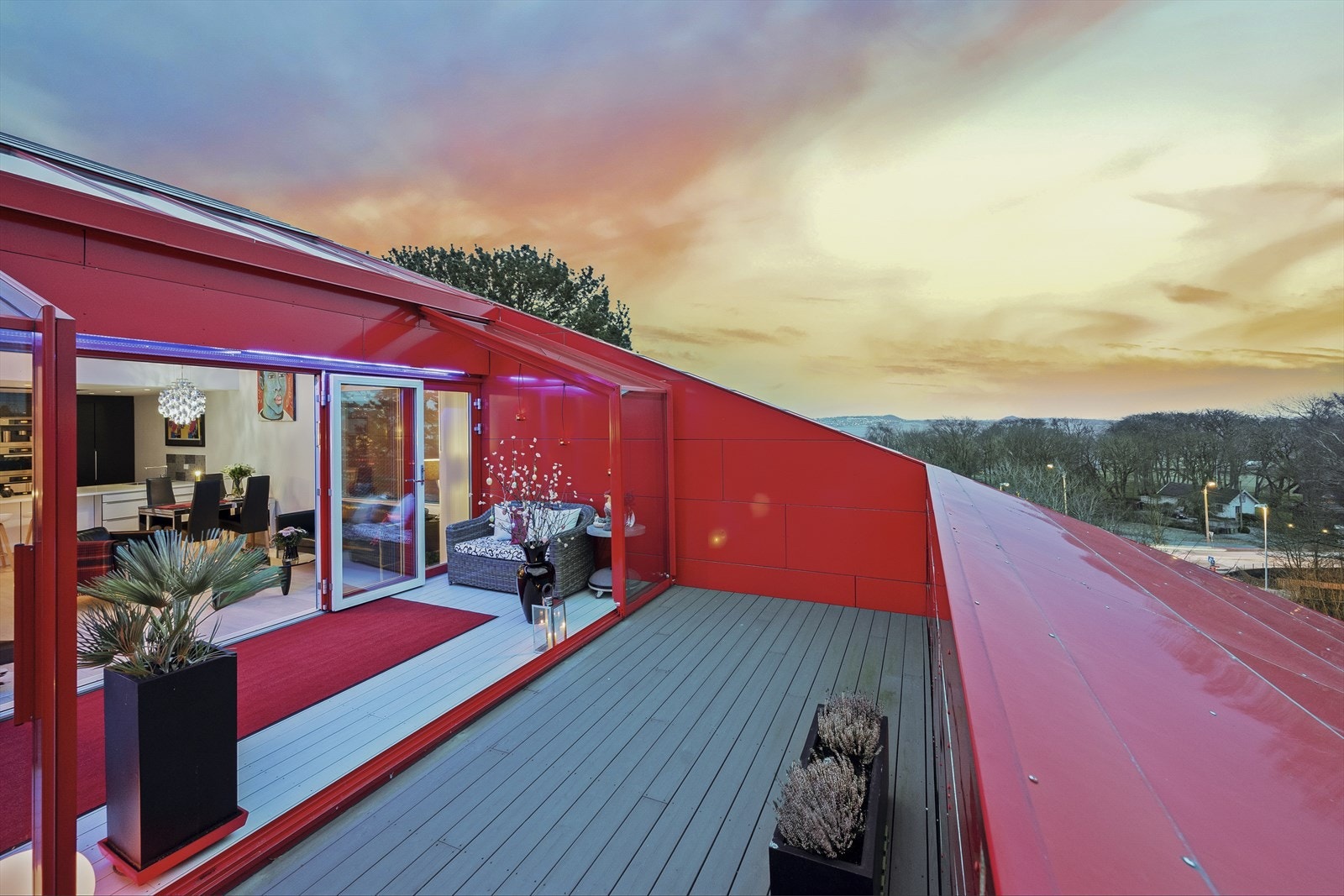 Huset har flere terrasser og uterom som er både lunt, usjenert og uten innsyn. Galleribilde