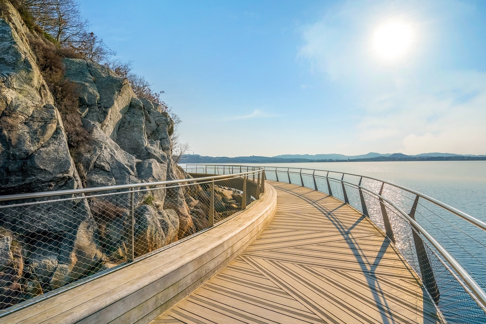 Flott tursti langs Hafrsfjord Galleribilde