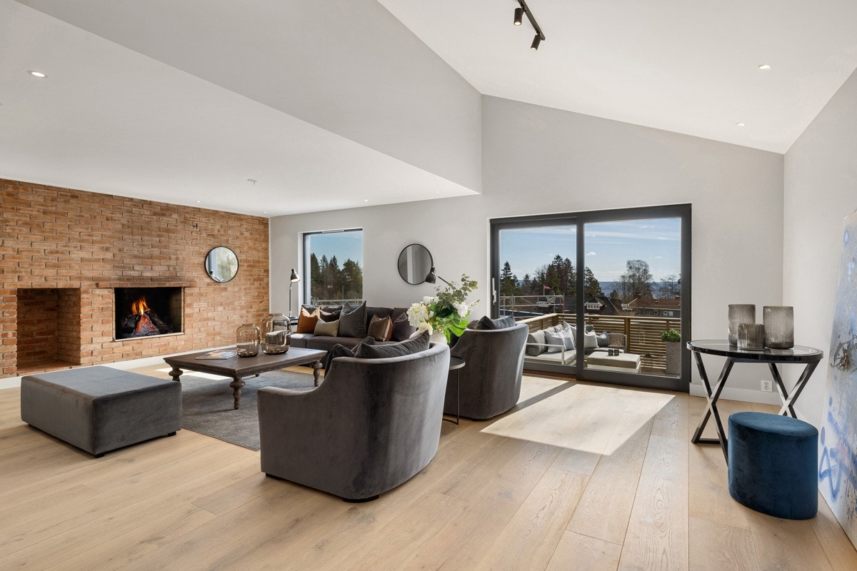 Boligen har gjennomgått en vesentlig oppgradering i perioden 2019-2021, og fremstår som meget gjennomført og lekker. Galleribilde