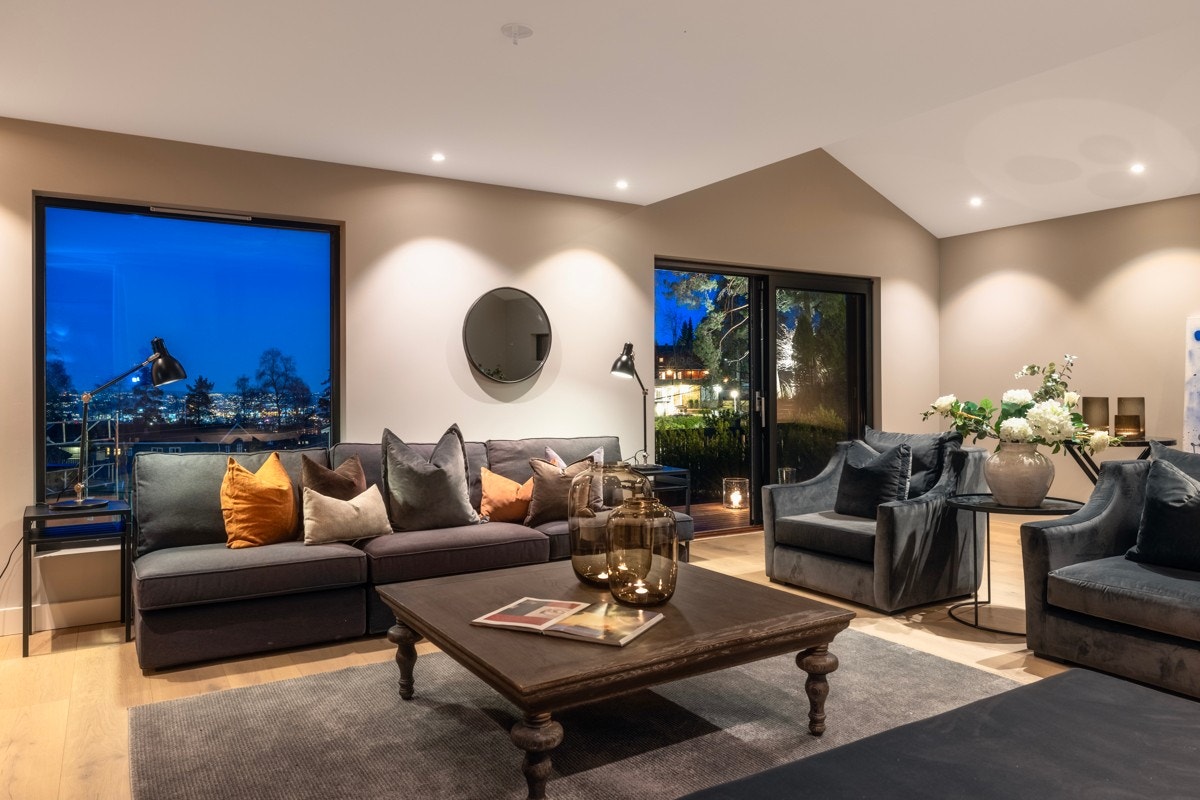 Kveldsstemning i stuen. Galleribilde