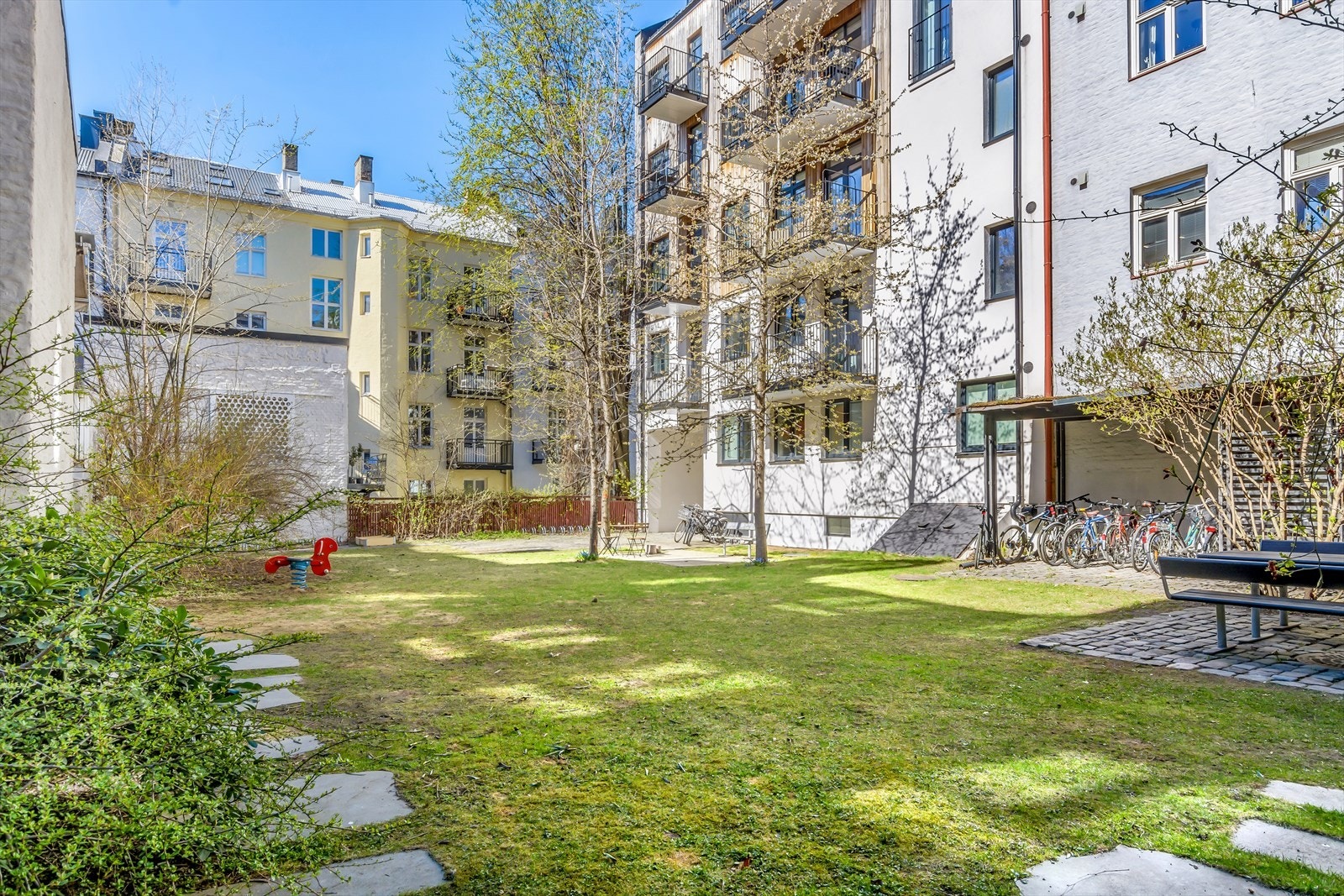 Bakgård Galleribilde