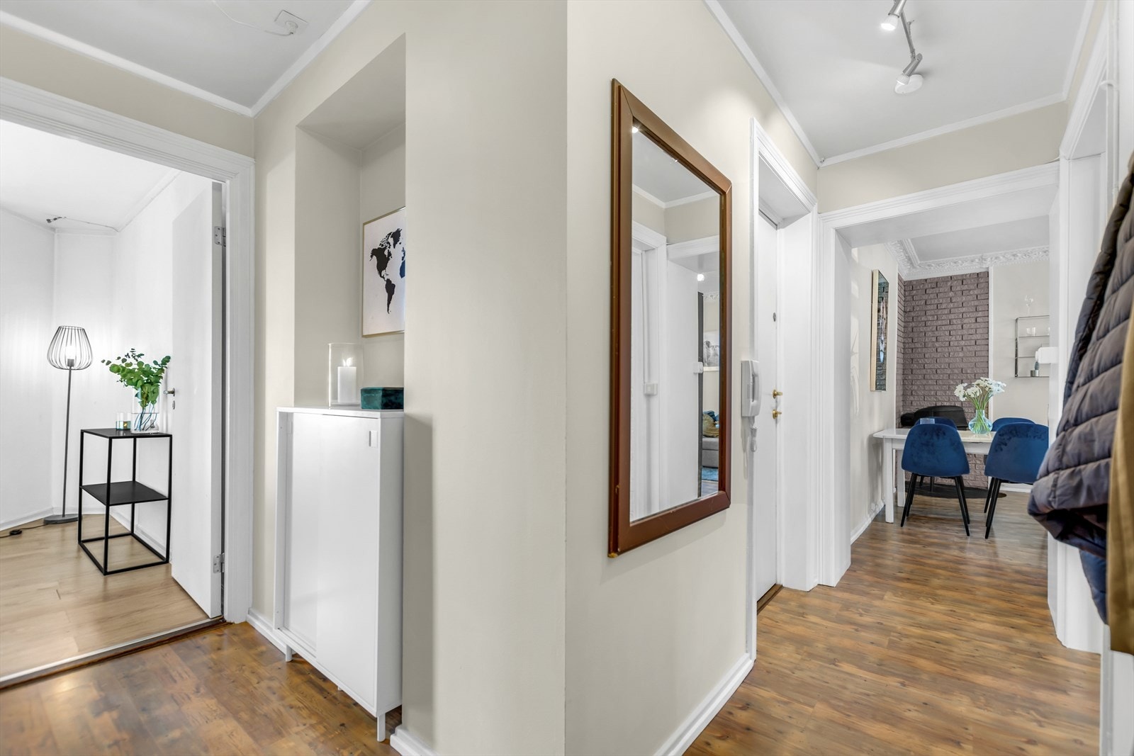 Leiligheten har en veldig praktisk planløsning som skaper naturlige soner Galleribilde