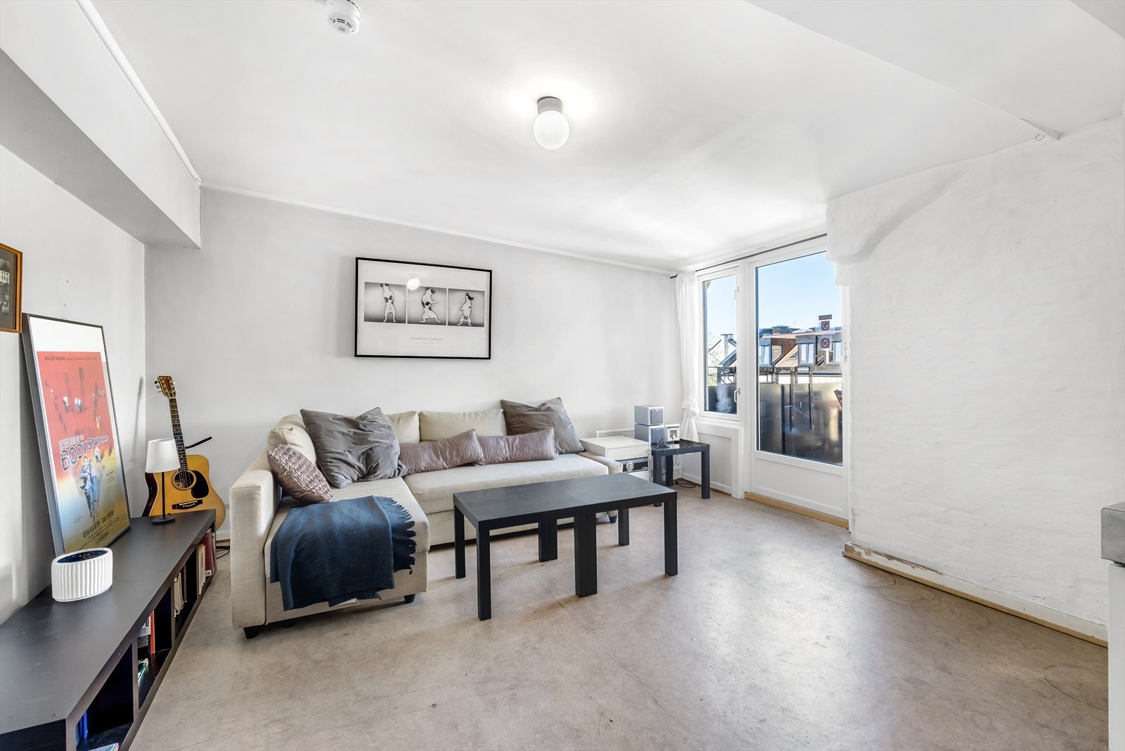 Borettslaget har en tjenesteleilighet som kan leies i forbindelse med gjester som skal bli over natten. Her skal det utføres dugnad i Mai Galleribilde