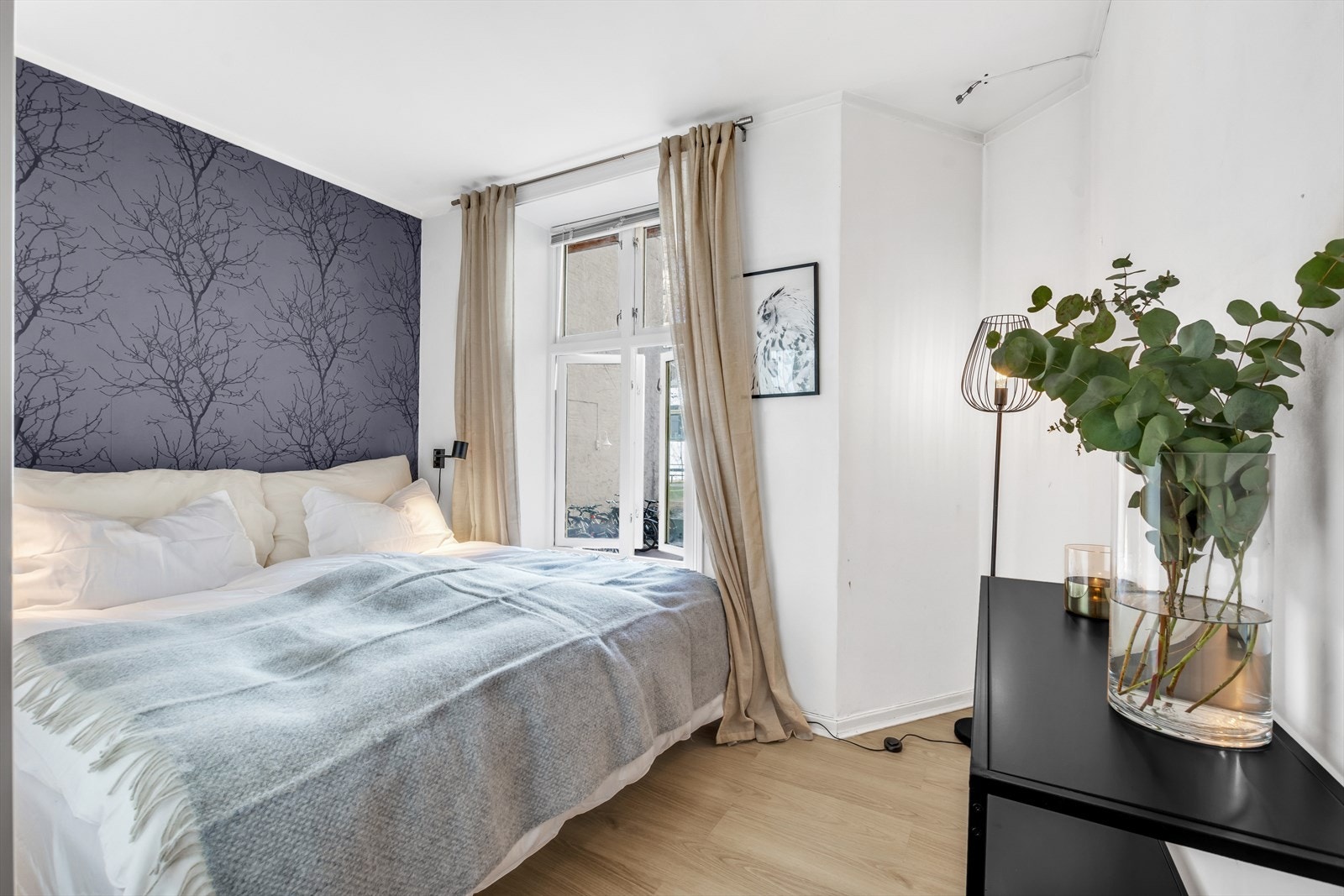 Soverommet vender mot rolig bakgård Galleribilde