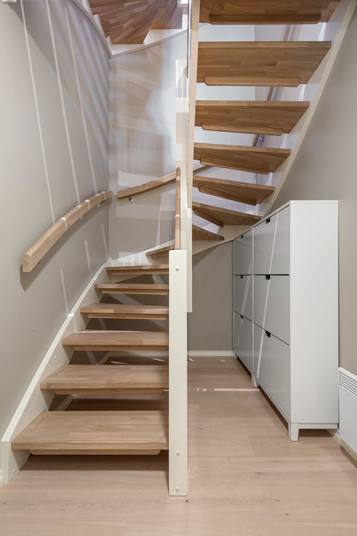 Trapperom/gang - kjeller. Galleribilde