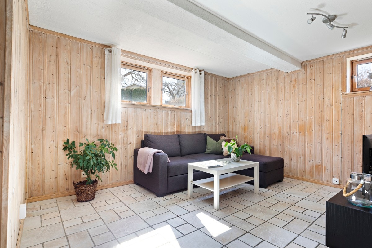 Her er det god plass for spisebord og sofa. Galleribilde