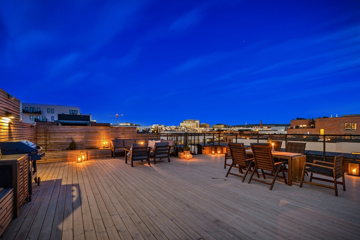 Stor usjenert takterrasse på ca. 80 kvm. Galleribilde