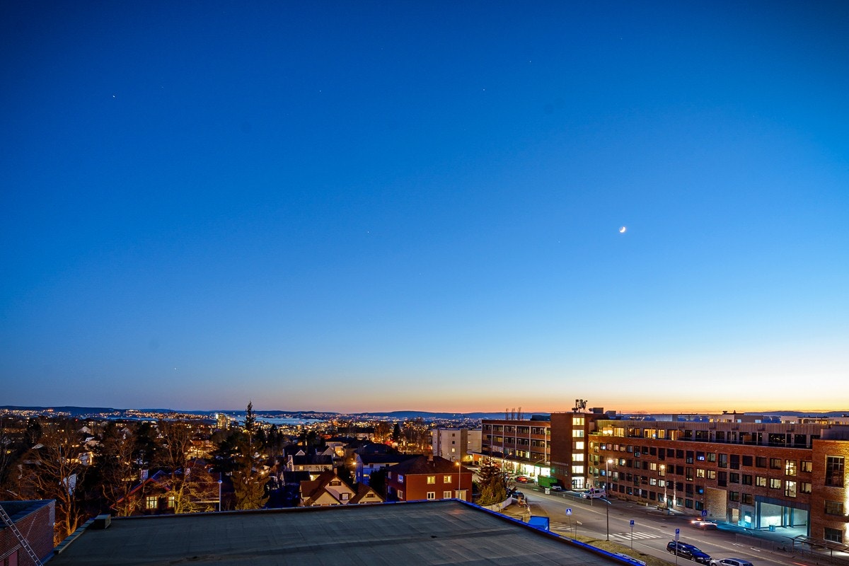 Fantastisk utsikt over byen og fjorden. Galleribilde