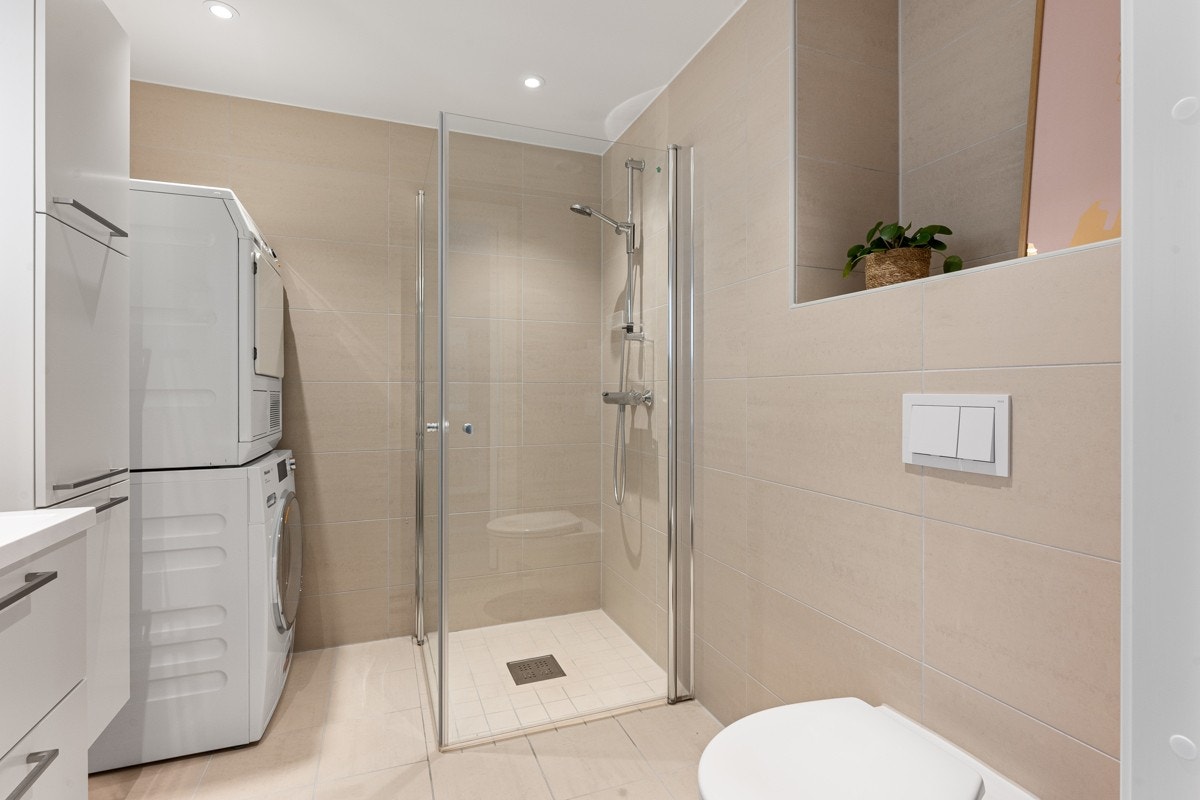 Delikat baderom i tilknytning til hovedsoverom. Galleribilde