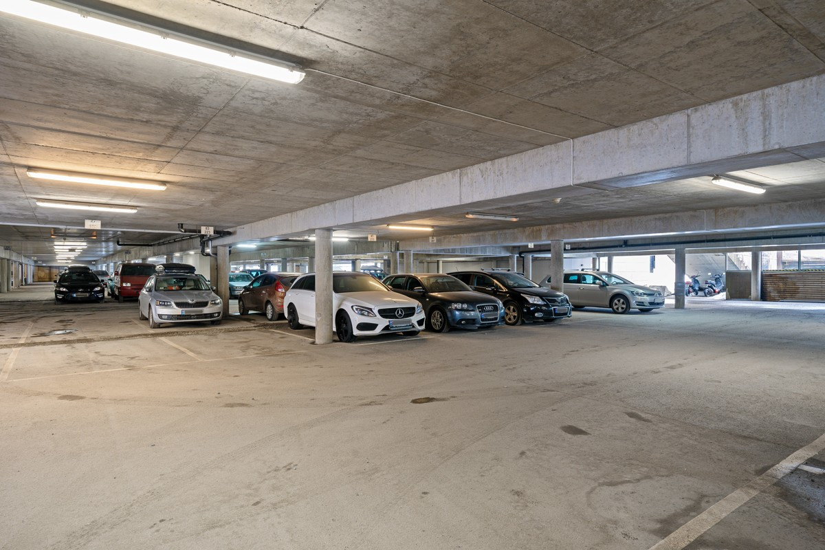 Sjelden og fast parkeringsplass i garasjeanlegg
