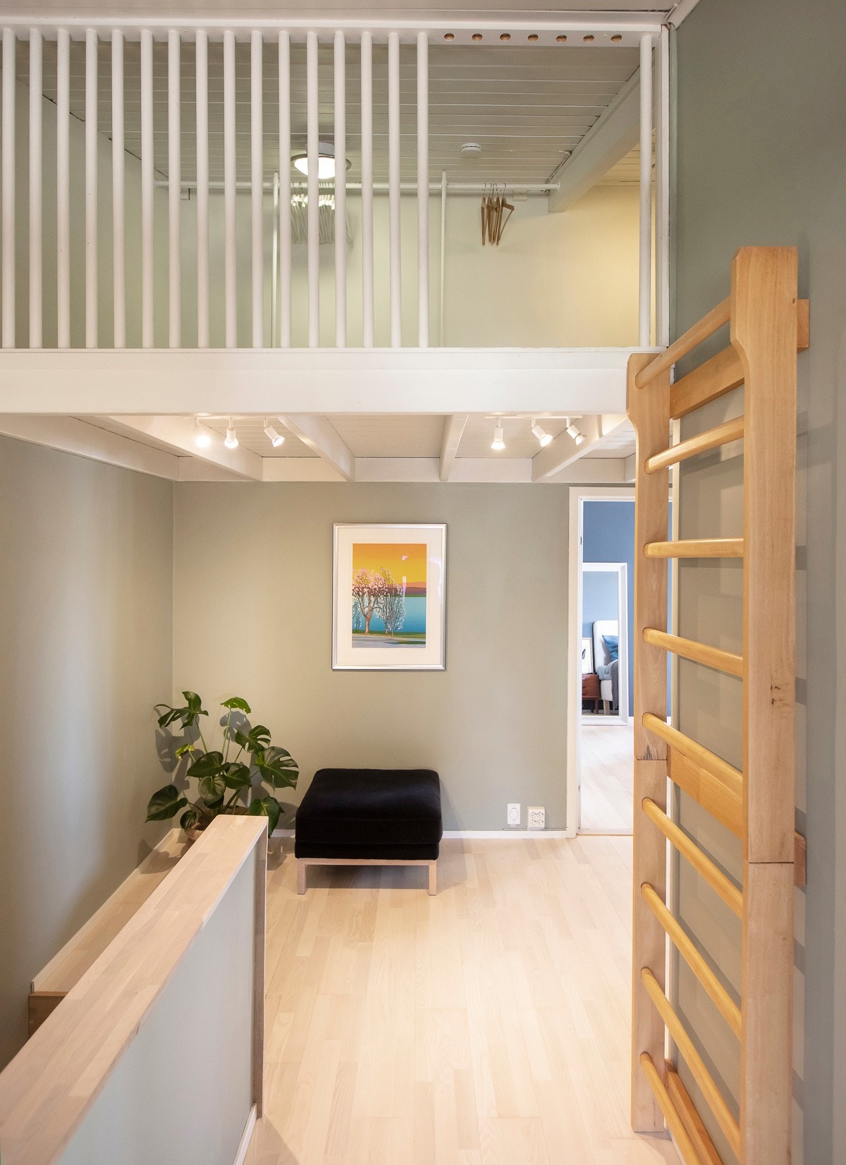 Gang i 2.etasje - Legg også merke til hemsen Galleribilde