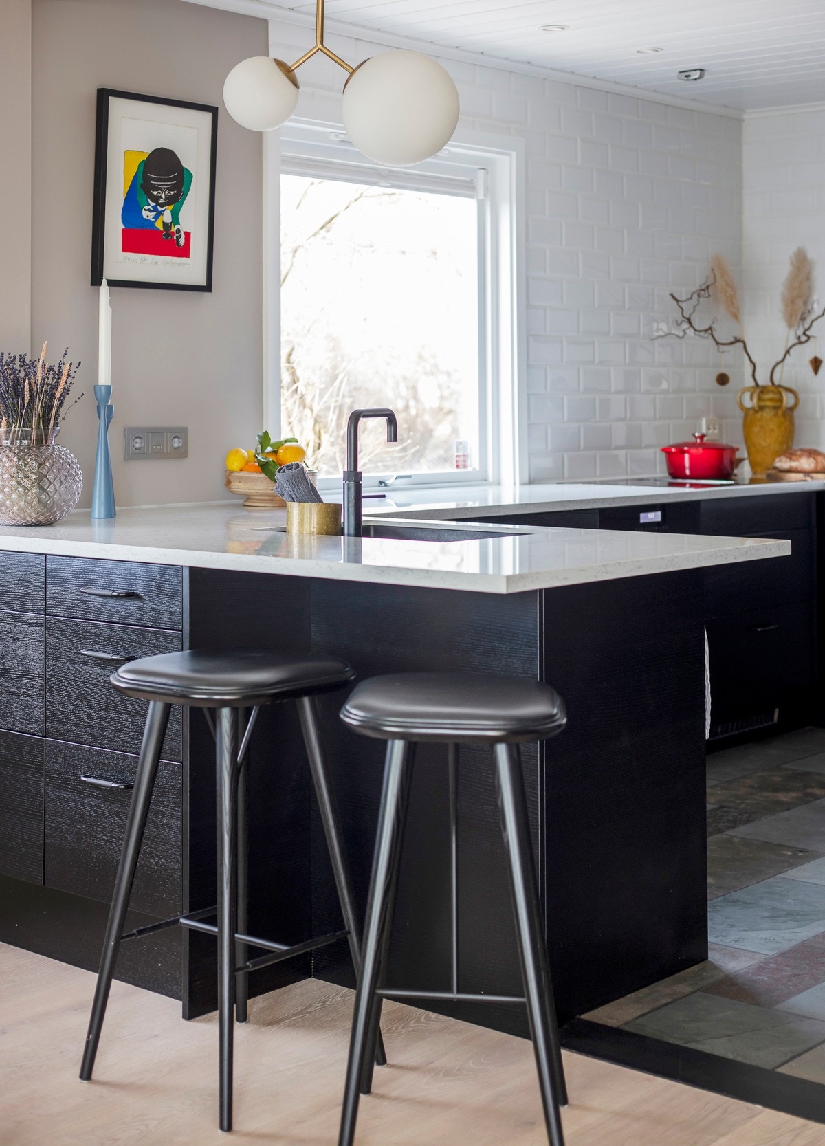 Kjøkken - Kjøkkenvask har quooker kran med mulighet for kokende vann rett fra kranen. Galleribilde