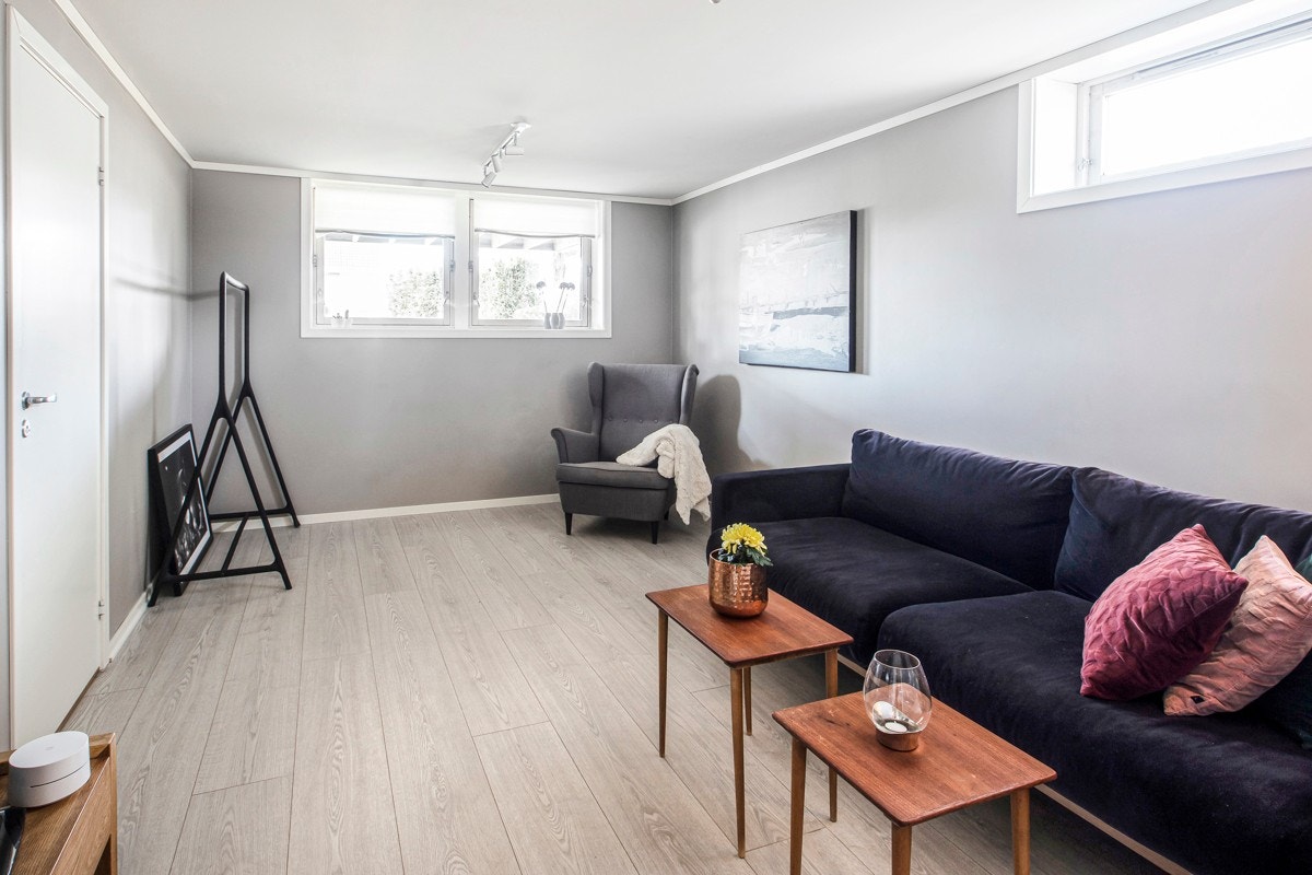 Del av kjeller med egen inngang(hybel) - Stue Galleribilde