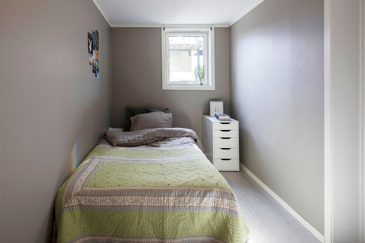 Del av kjeller med egen inngang(hybel) - Soverom Galleribilde