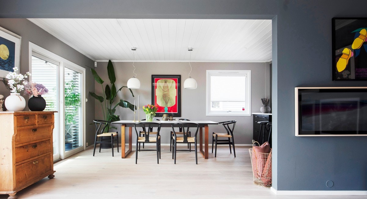 Kjøkken, spisestue og stue danner ett sosialt allrom Galleribilde