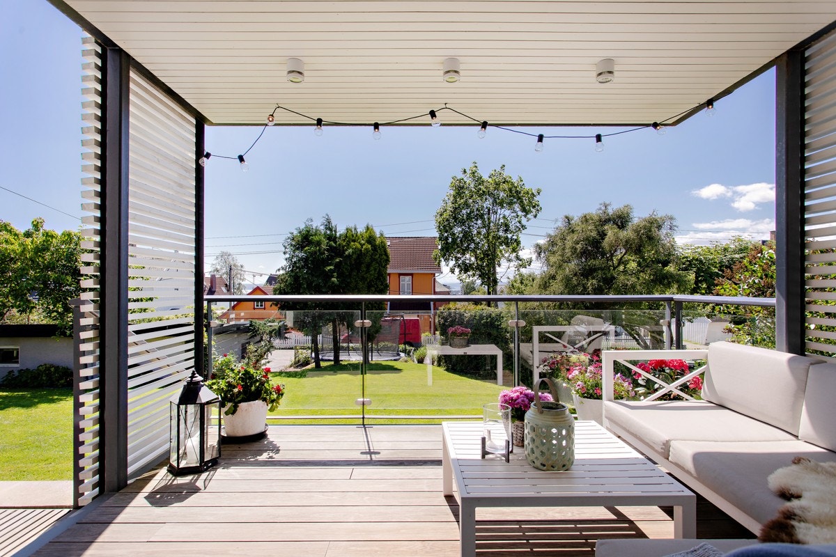 To romslige terrasser med gode solforhold Galleribilde