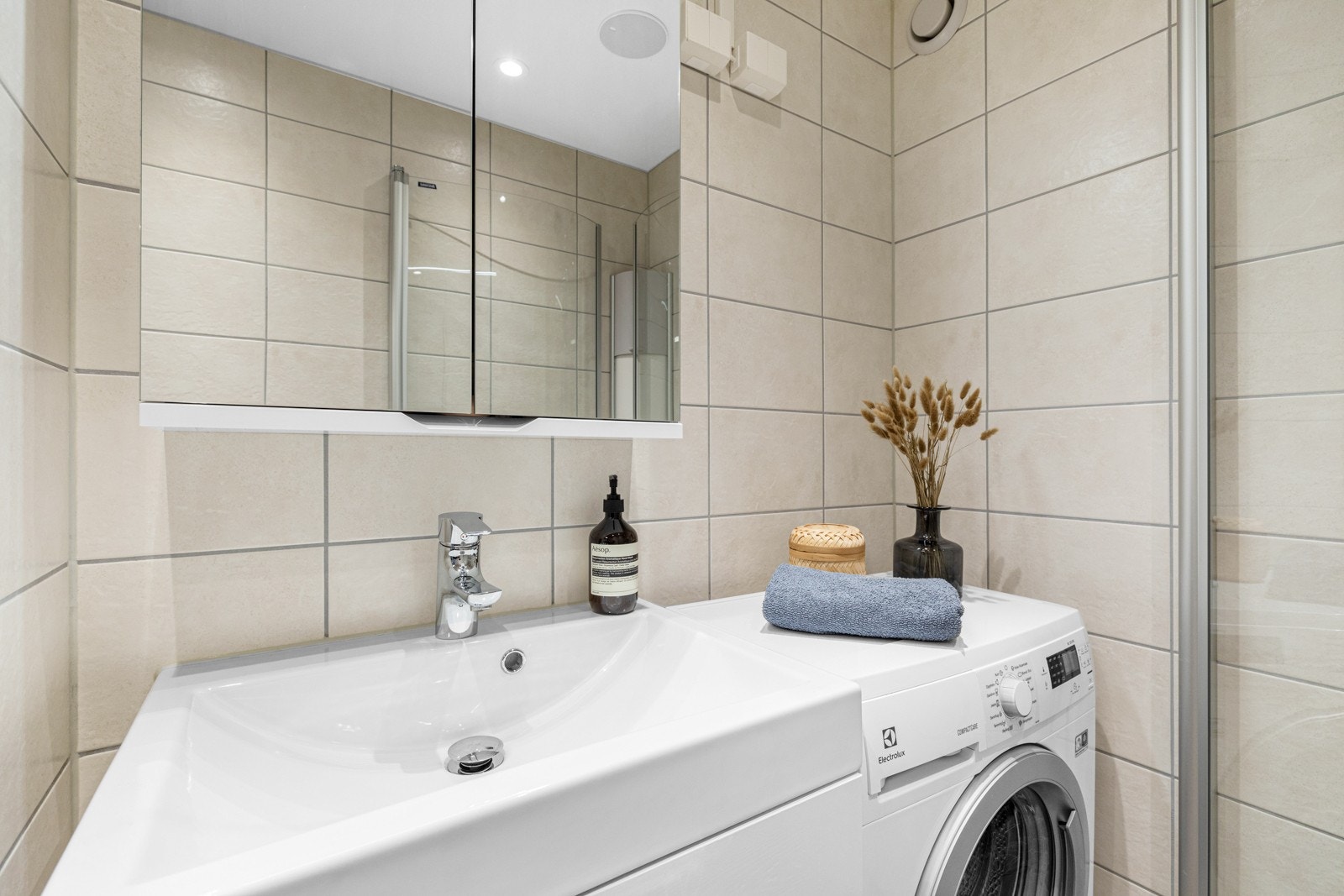 Opplegg for vaskemaskin på bad. Galleribilde