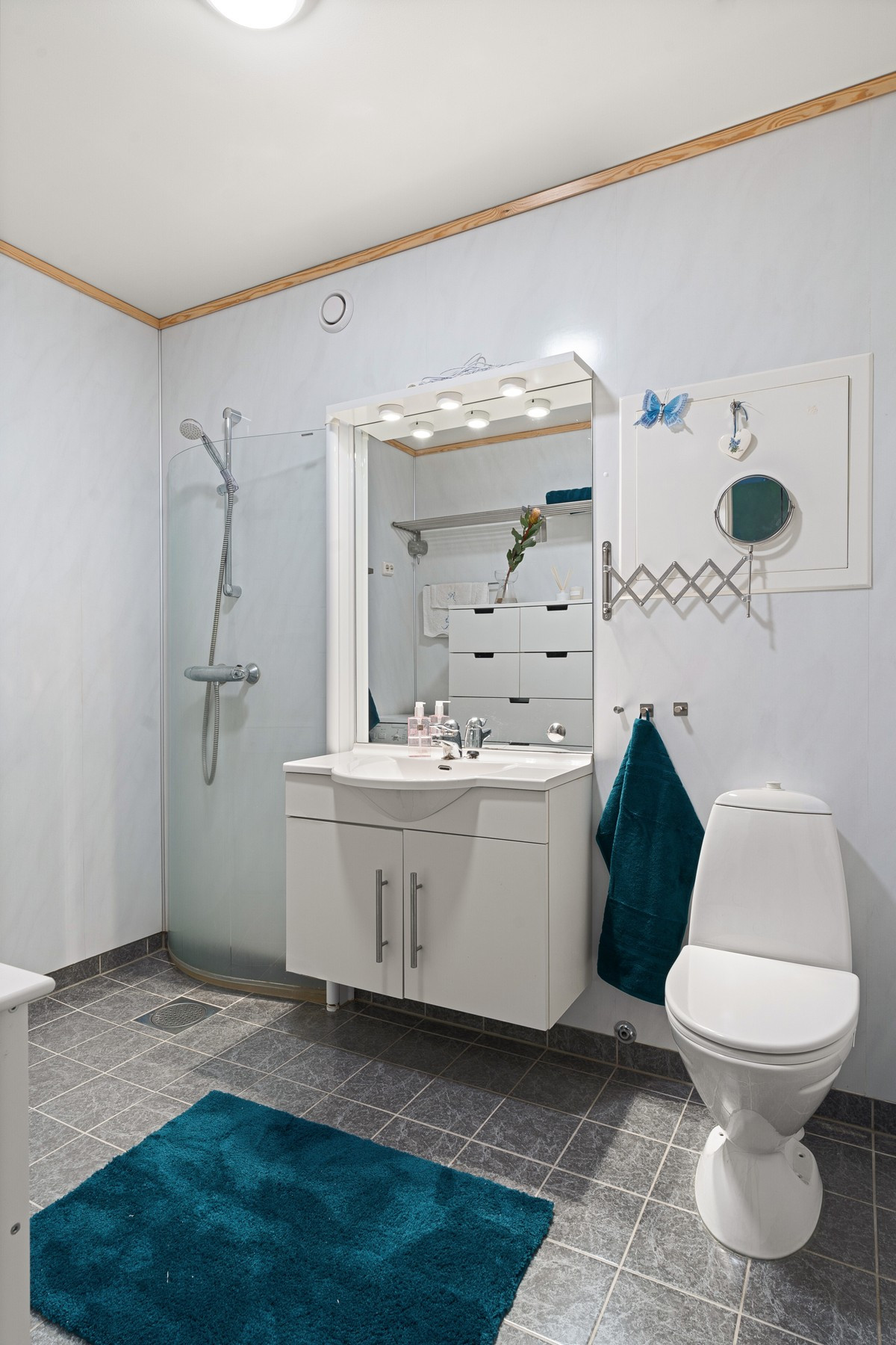 Det er opplegg for vaskemaskin på badet