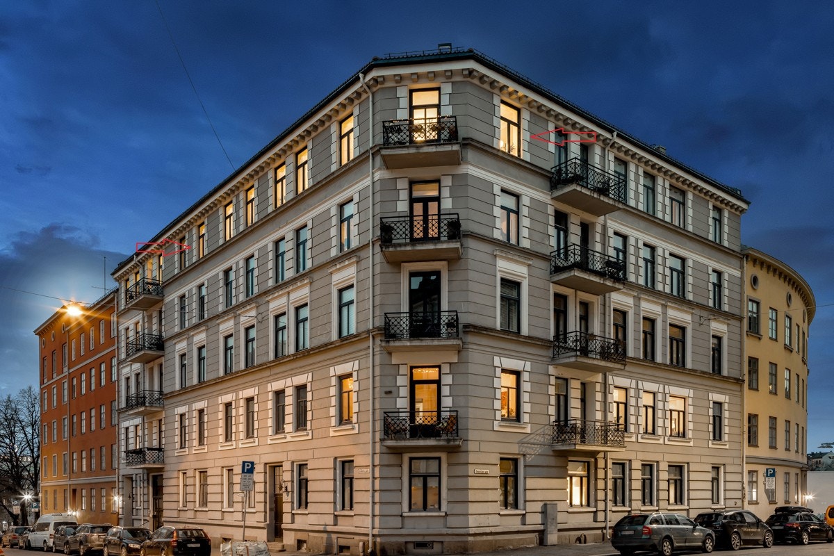 Her bor du i en topp- og hjørneleilighet med hyggelig utsyn, lite innsyn og uten noen over deg Galleribilde