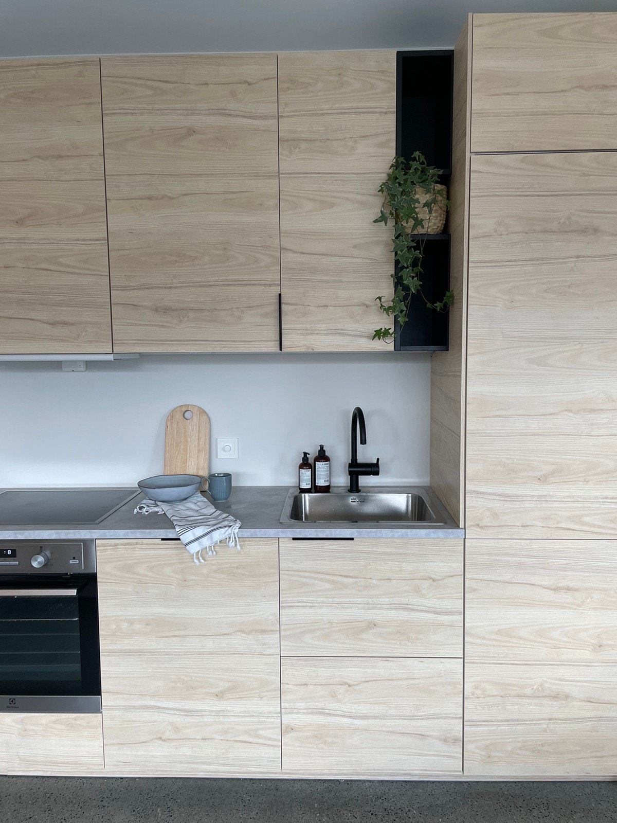 Kjøkken med integrerte hvitevarer Galleribilde