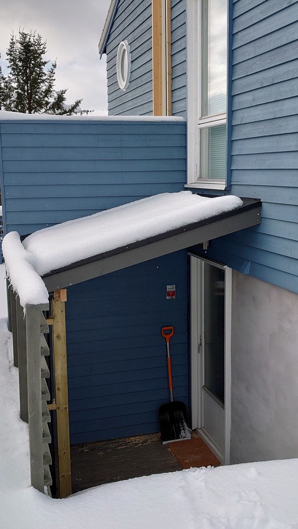 Egen inngang med nytt overbygg (snøfritt) Galleribilde