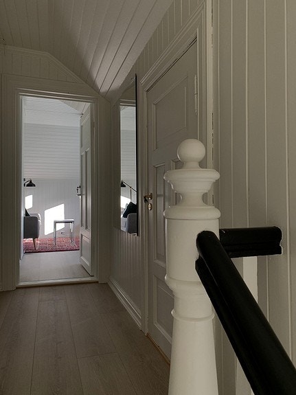 Hybelrom fra trapp Galleribilde