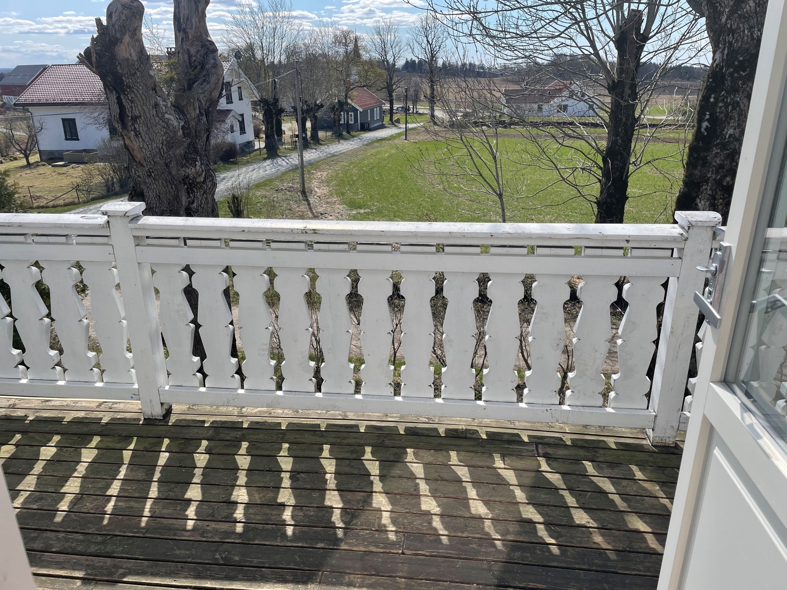 felles terrasse og felles hage/terrasse nede Galleribilde