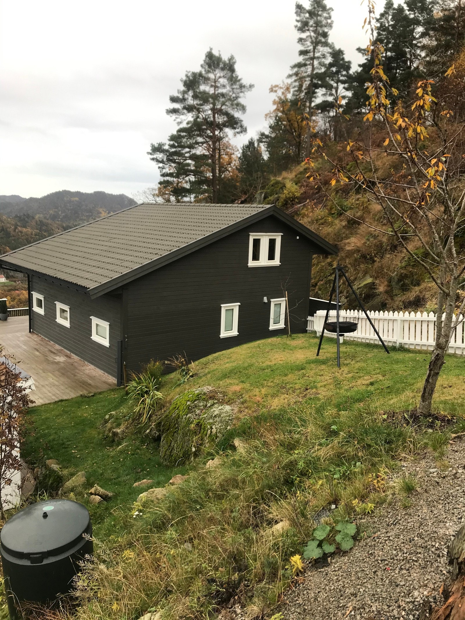 Hytten fra parkeringsplassen Galleribilde