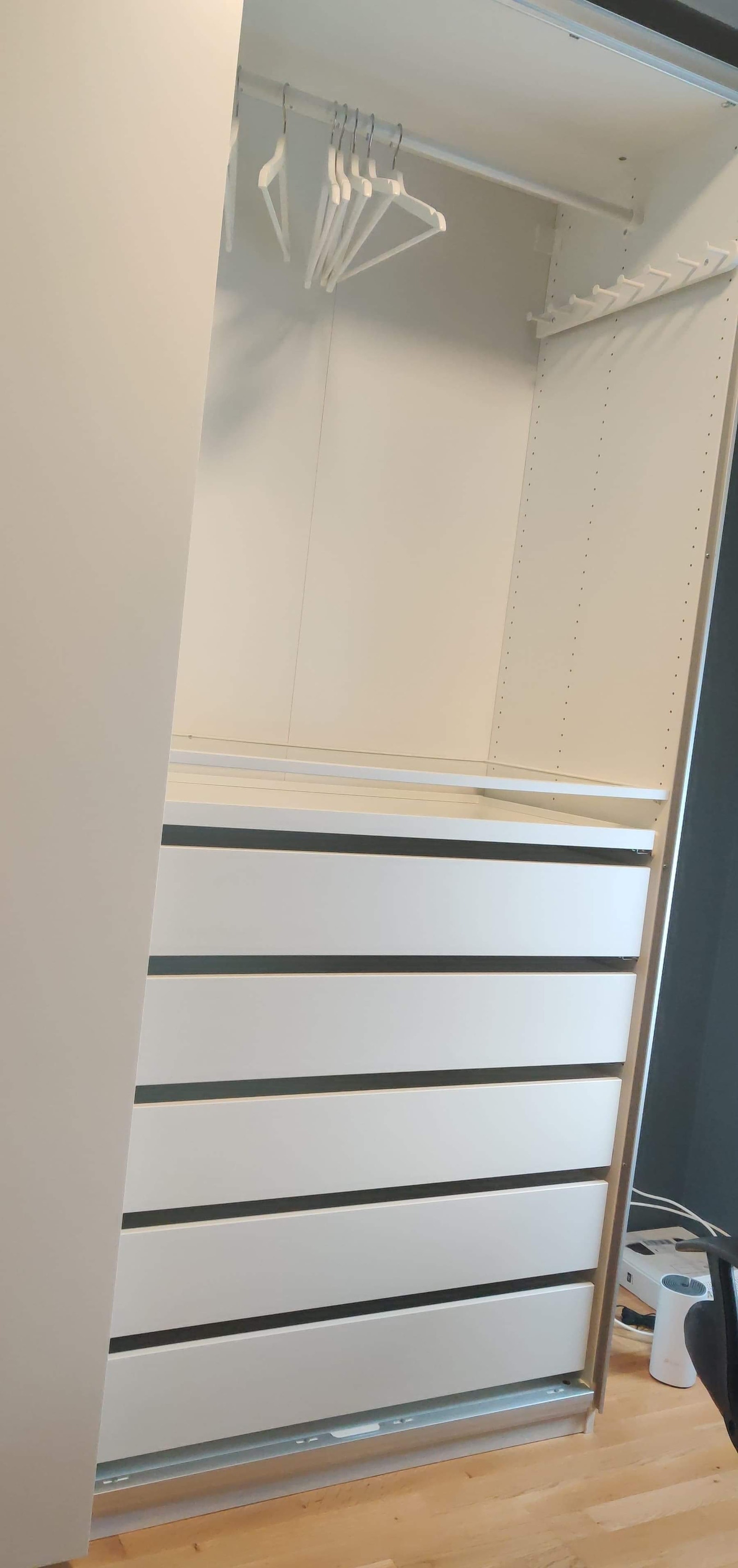 Garderobe skap på rommet Galleribilde