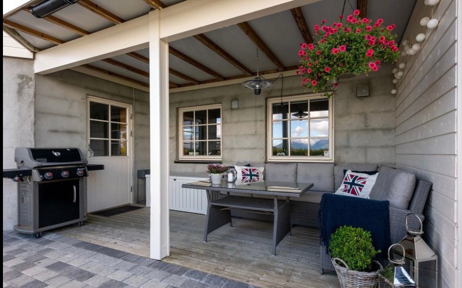 Utgang fra leiligheten til egen platting Galleribilde