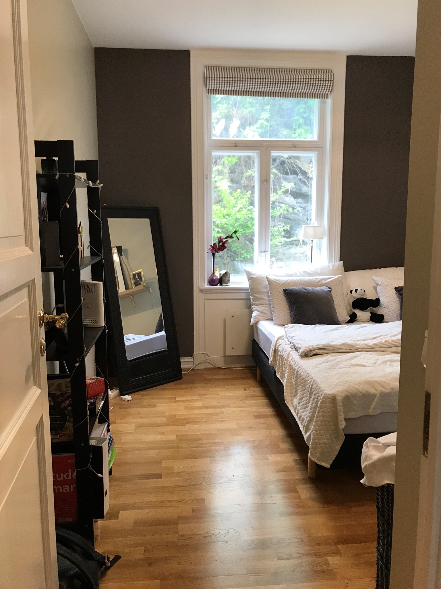 Rom 2 - soverom - til illustrasjon før oppussingen. Galleribilde