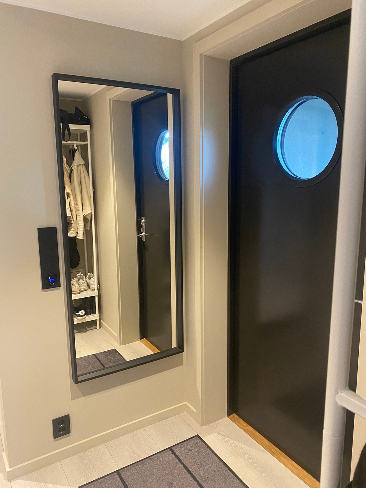 Inngangsdør og entre Galleribilde